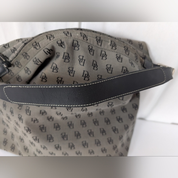 Dooney & Bourke Signature Black and Gray Vintage Large Shoulder Tote. - Picture 9 of 14